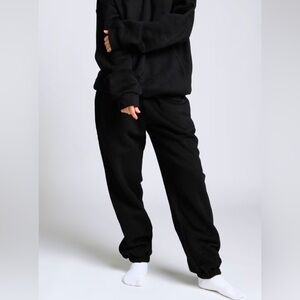 Comfrt | Signature Sweatpants – Onyx Black – Size M